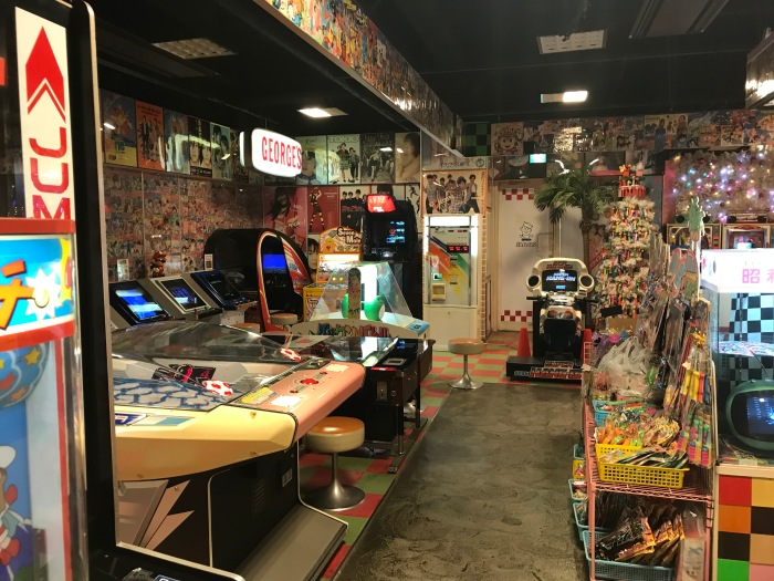 Odaiba DECKS arcade old.jpg
